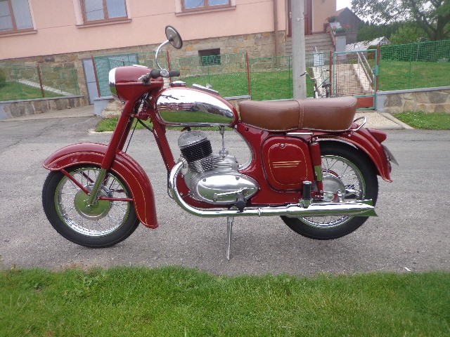 Jawa 250 Kývačka
