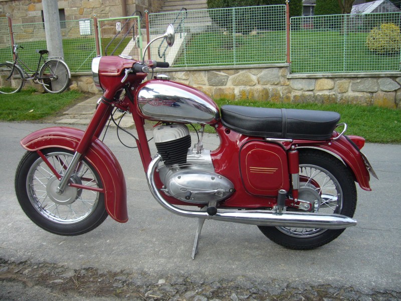 jawa-250-panelka